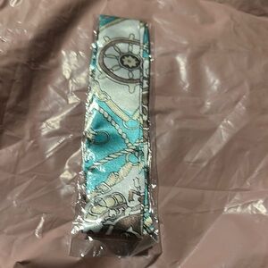 Elegant Blue and White Geometric Twilly